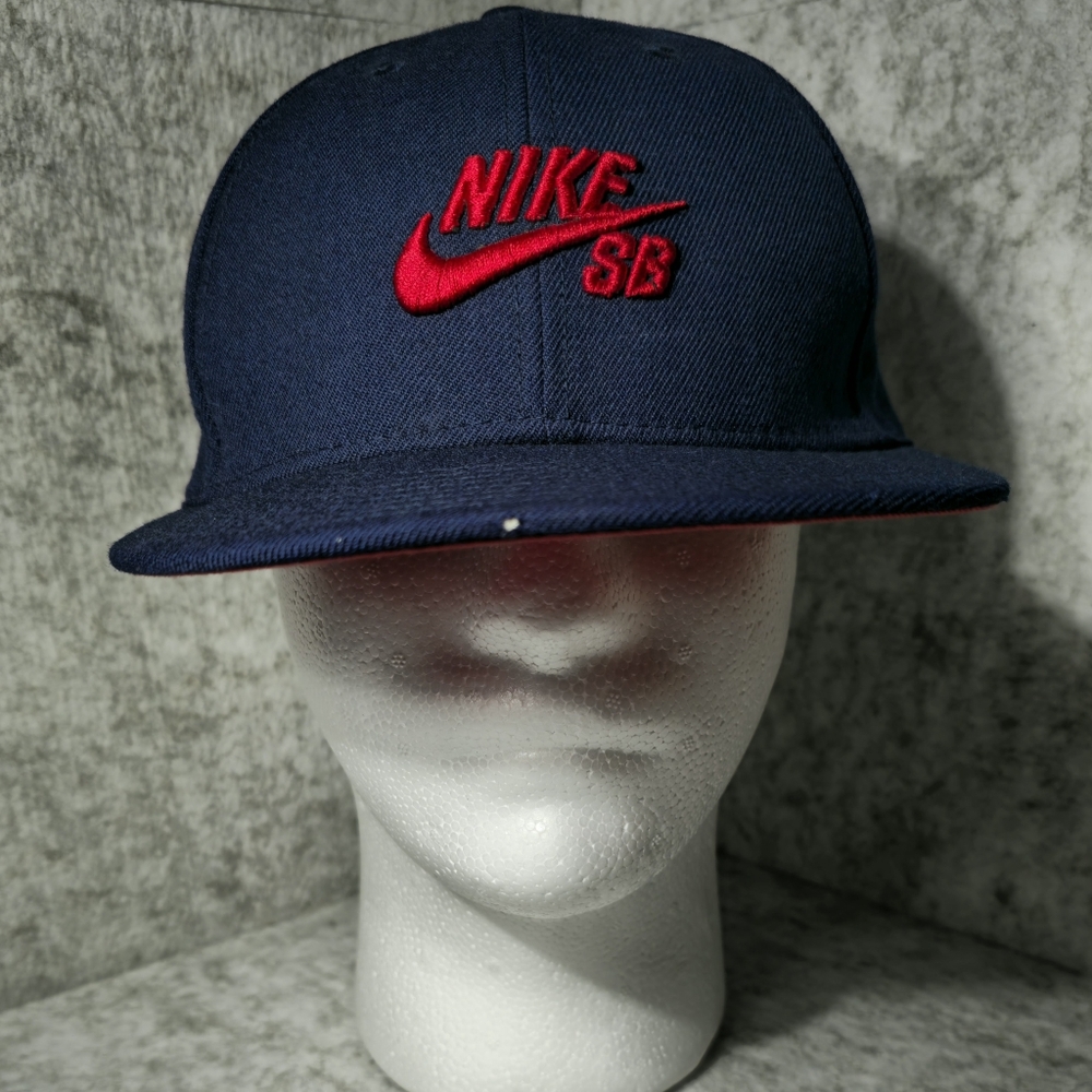 Nike SB Fitted Hat Navy Blue Red Logo Skate Cap Size 7 3/8
